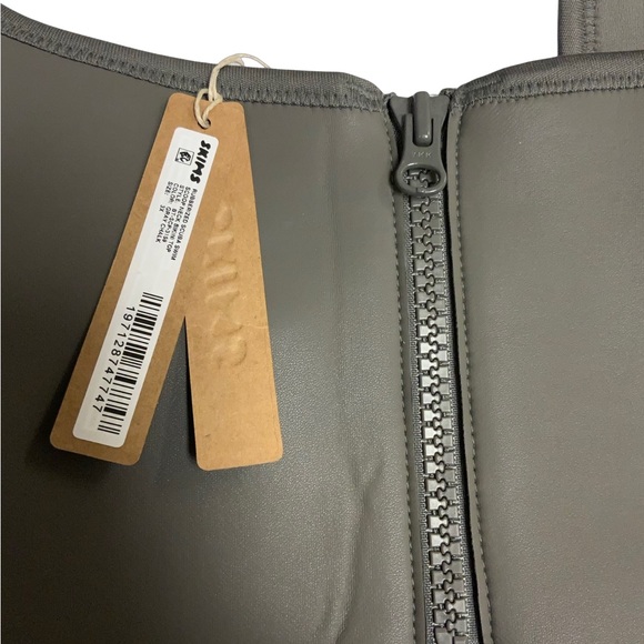 SKIMS 🌸Rubberized Scuba🌸 Swim Scoop Neck Bikini Top | Grey Chalk - Picture 4 of 12